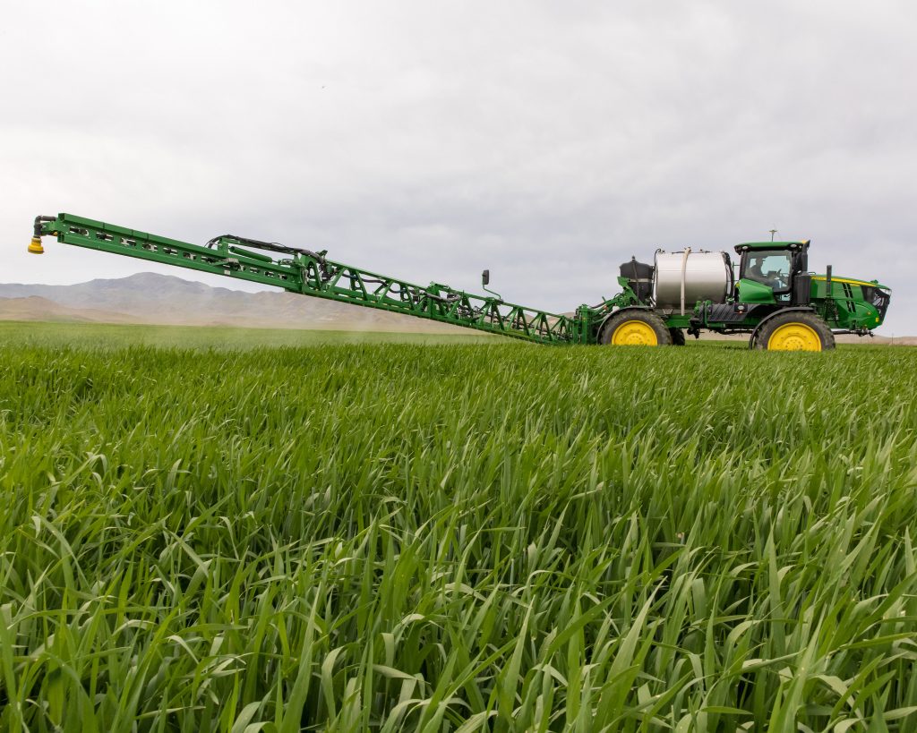 John Deere R4060 sprayer