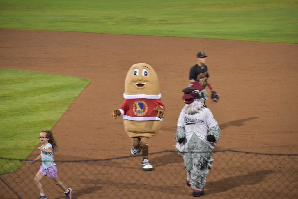 Spuddy Buddy and Charlie Chukar lose a foot race to a lucky child picked from the crowd.